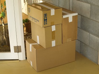 梱包されたパソコン