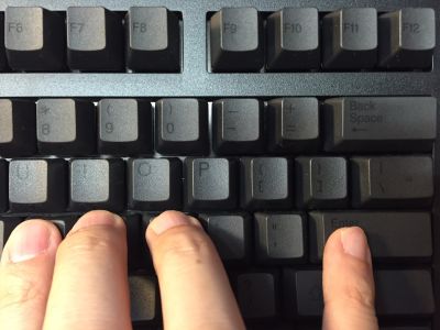 英語ASCIIキーボードの小指の位置