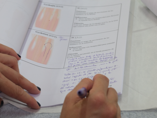 整動鍼のテキストにスペイン語のメモが書き込まれる